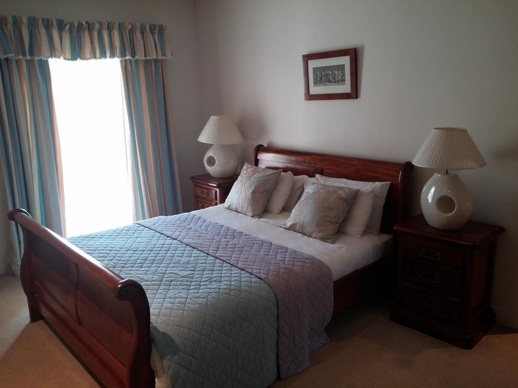 Meath Arms Country Inn Aughrim Room photo