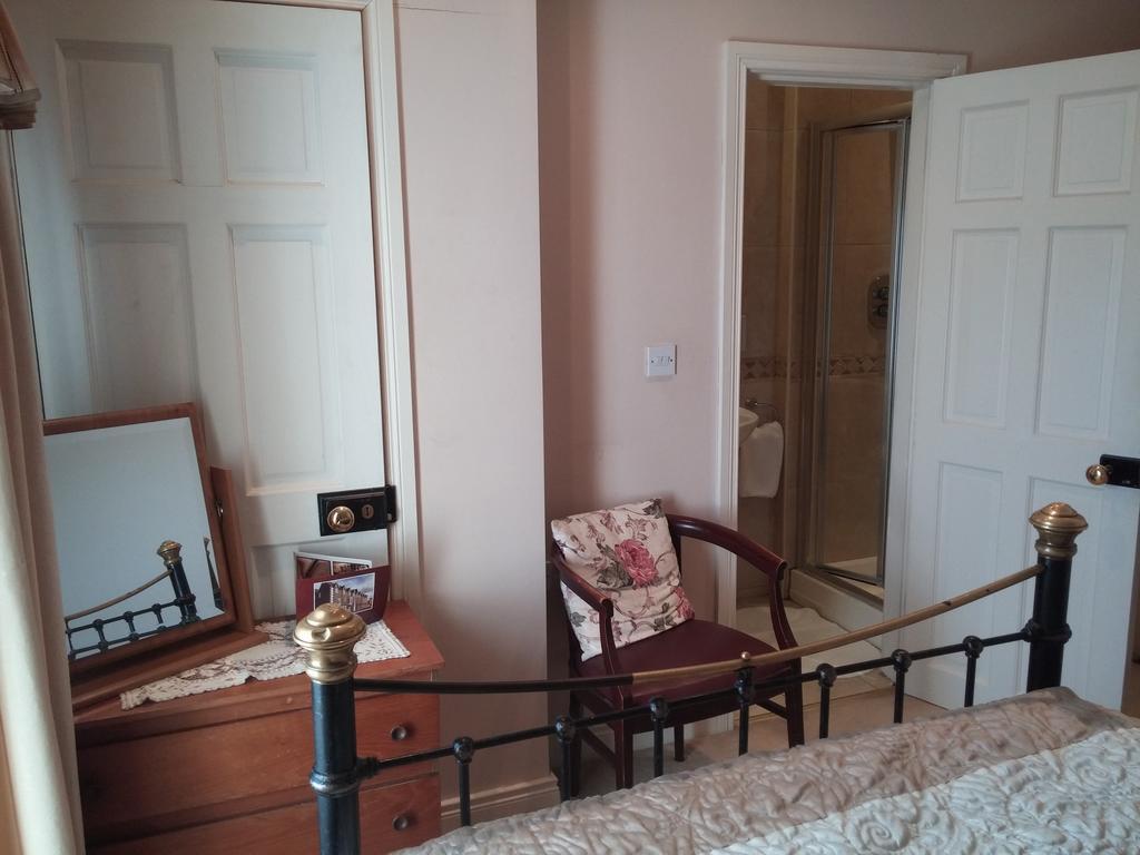 Meath Arms Country Inn Aughrim Room photo